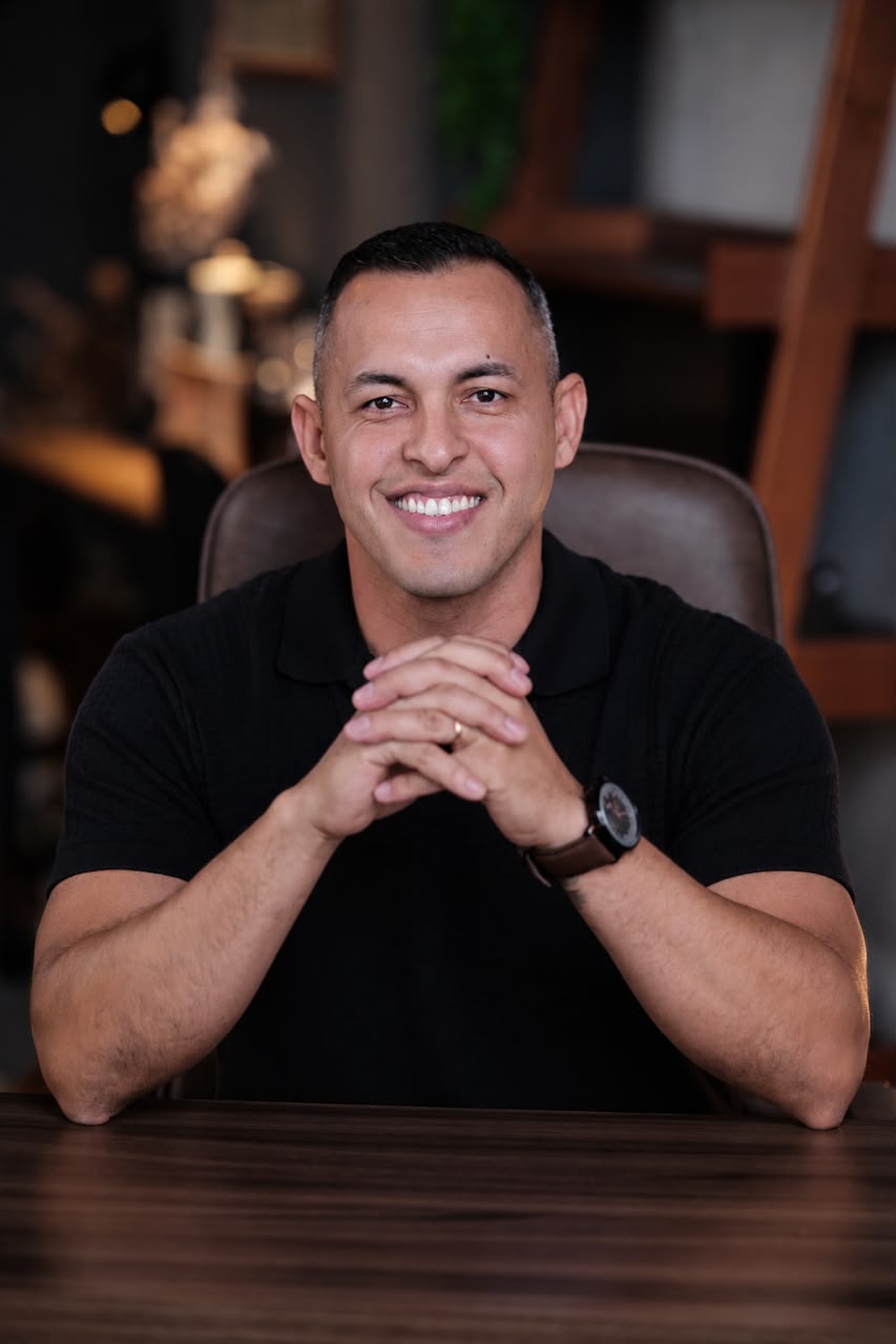 Deividy Almeida, corretor de imóveis